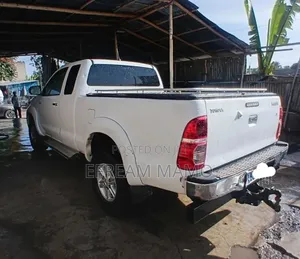 Toyota Hilux 2012 White