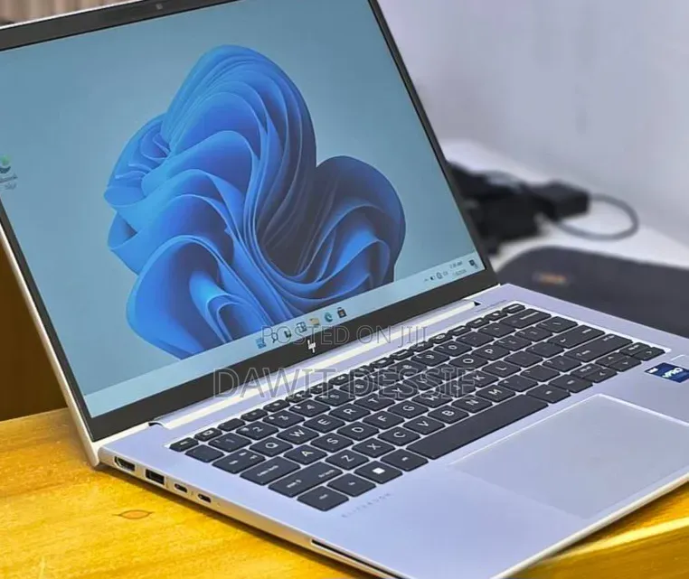 New Laptop HP EliteBook 840 G10 16GB Intel Core i7 SSD 512GB