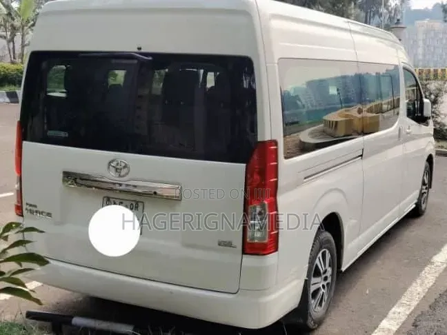 Toyota HiAce 2010 White