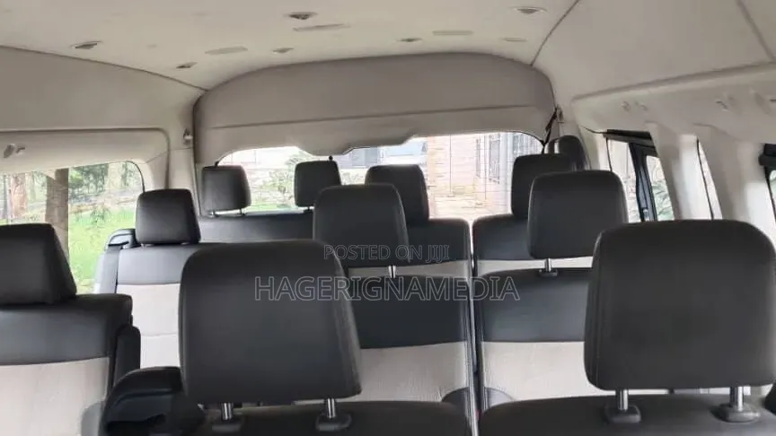 Toyota HiAce 2010 White