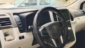 Toyota HiAce 2010 White