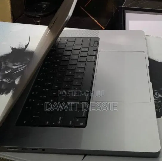 New Laptop Apple MacBook Pro 2021 M1 16GB Apple M1 Pro SSD 512GB