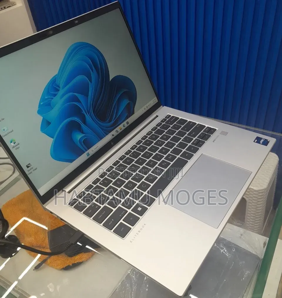 New Laptop HP EliteBook 840 G10 16GB Intel Core i7 SSD 512GB