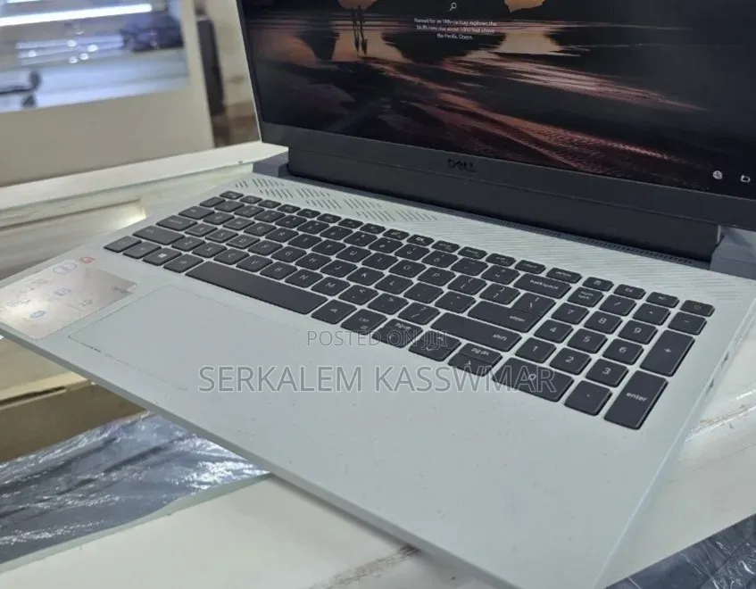 New Laptop Dell G15 5510 16GB Intel Core i7 SSD 512GB