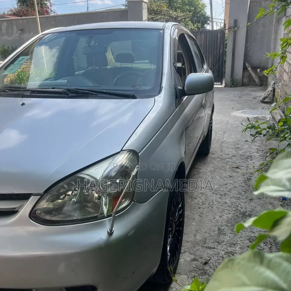 Toyota Platz 2005 Silver