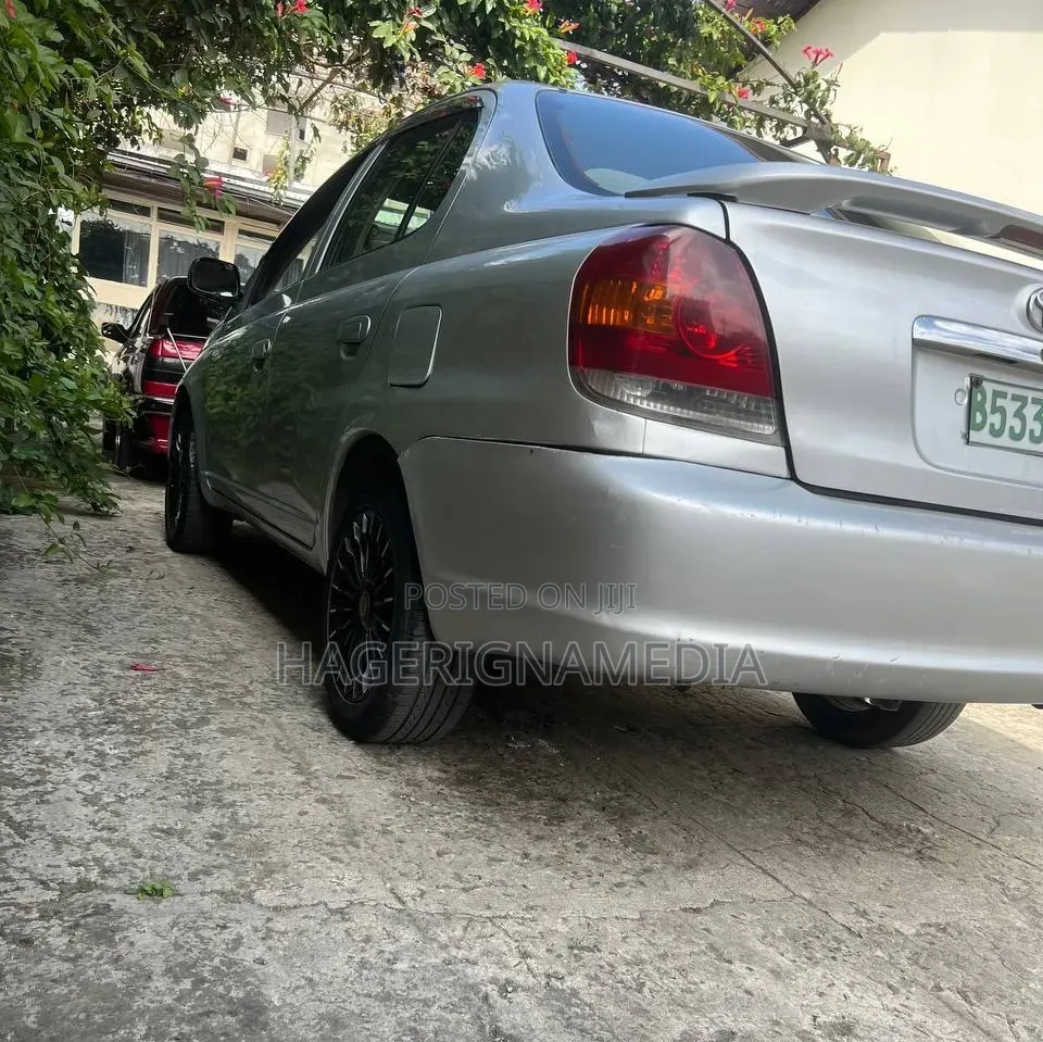 Toyota Platz 2005 Silver