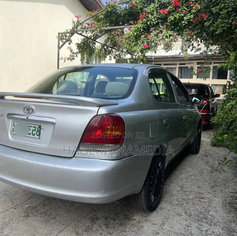 Toyota Platz 2005 Silver