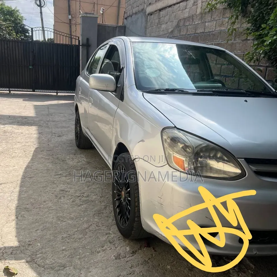 Toyota Platz 2005 Silver