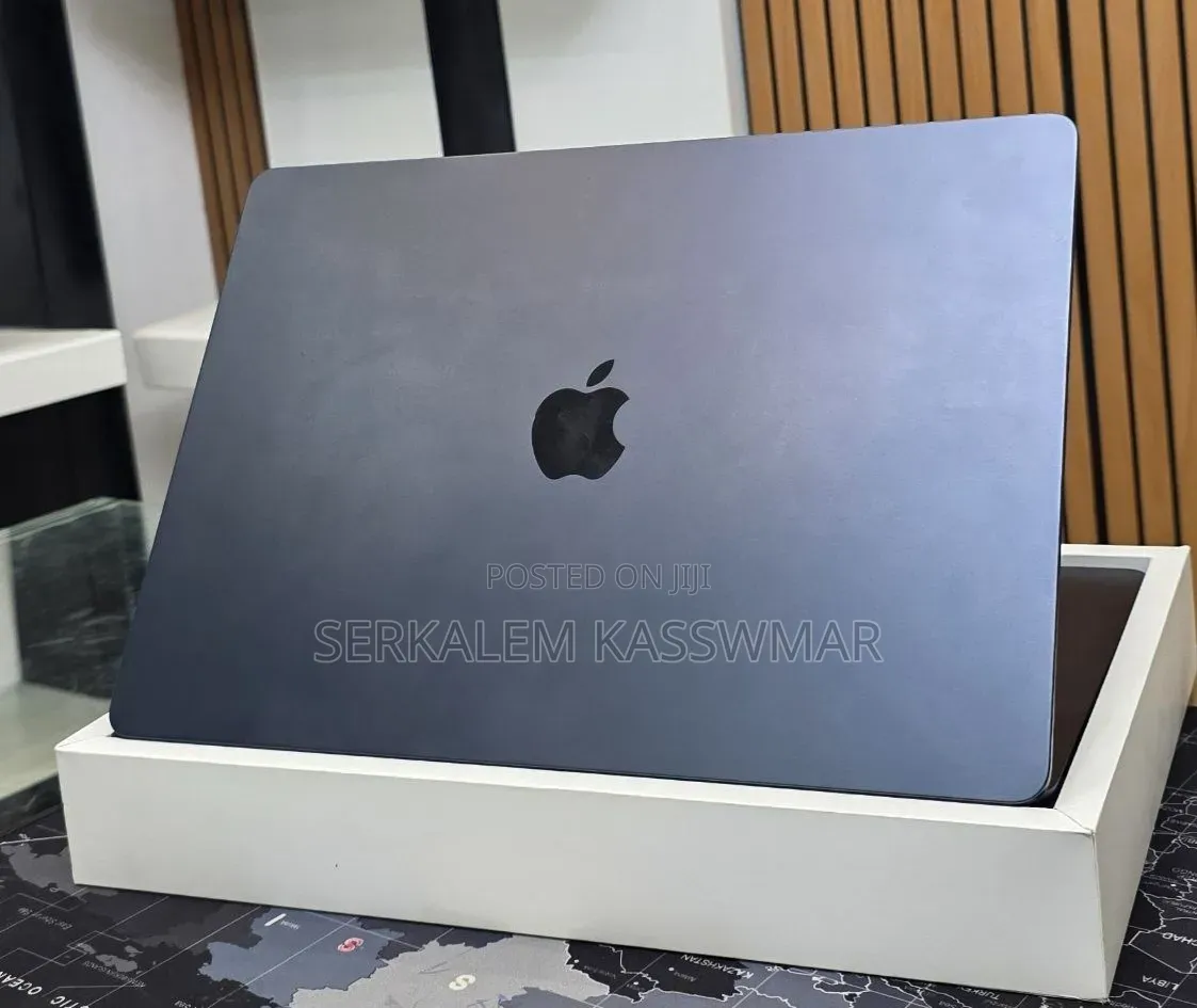 New Laptop Apple MacBook Air 2025 M4 16GB Apple M4 SSD 256GB