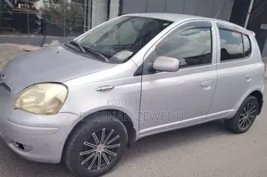 Toyota Vitz 2004 Silver