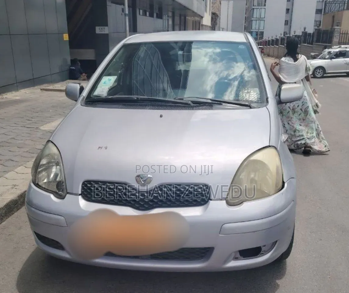 Toyota Vitz 2004 Silver
