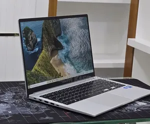 New Laptop Samsung Galaxy Book4 16GB Intel Core i7 SSD 512GB