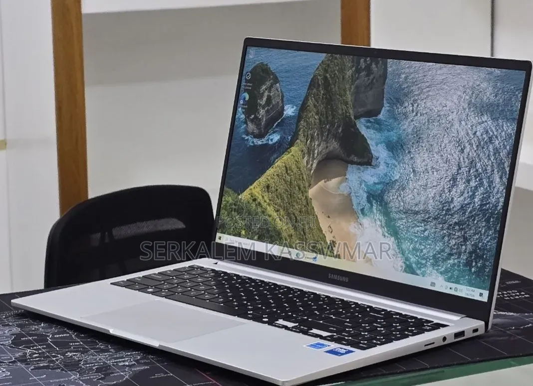 New Laptop Samsung Galaxy Book4 16GB Intel Core i7 SSD 512GB