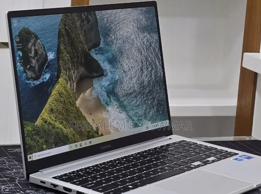 New Laptop Samsung Galaxy Book4 16GB Intel Core i7 SSD 512GB