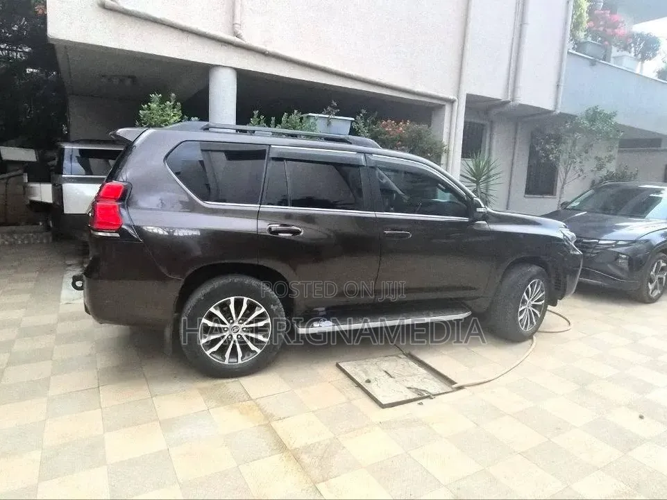 Toyota Land Cruiser Prado 2018 Black