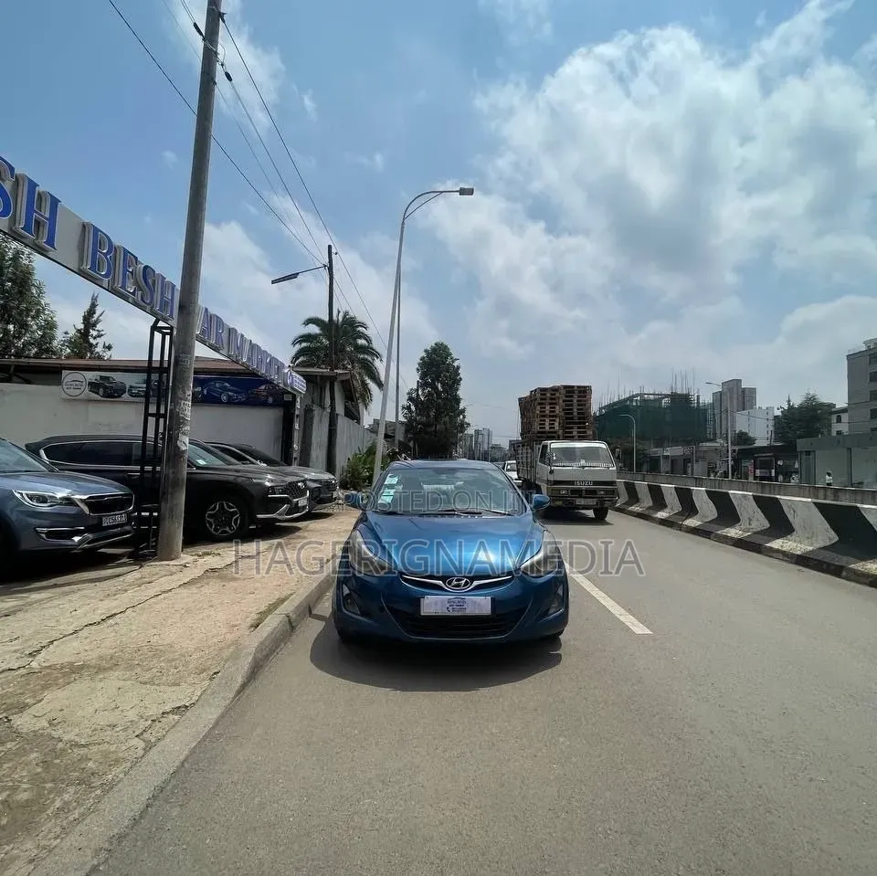 Hyundai Avante 2015 Blue