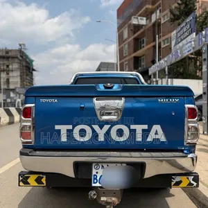 Toyota Hilux 2013 Blue