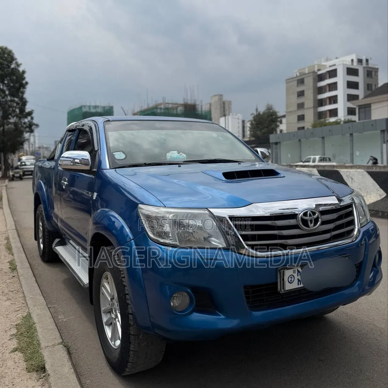 Toyota Hilux 2013 Blue