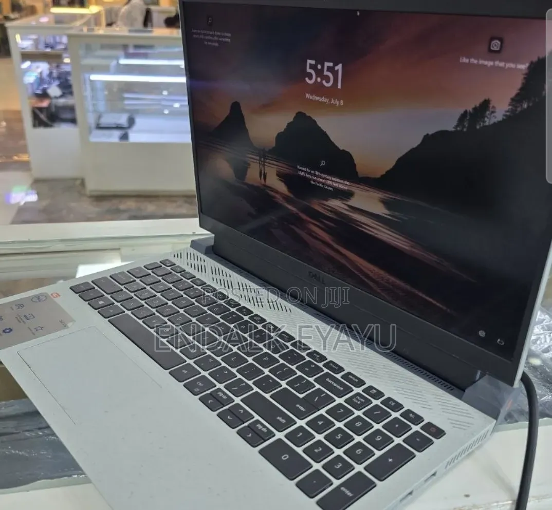 New Laptop Dell G15 5510 16GB Intel Core i7 SSD 512GB