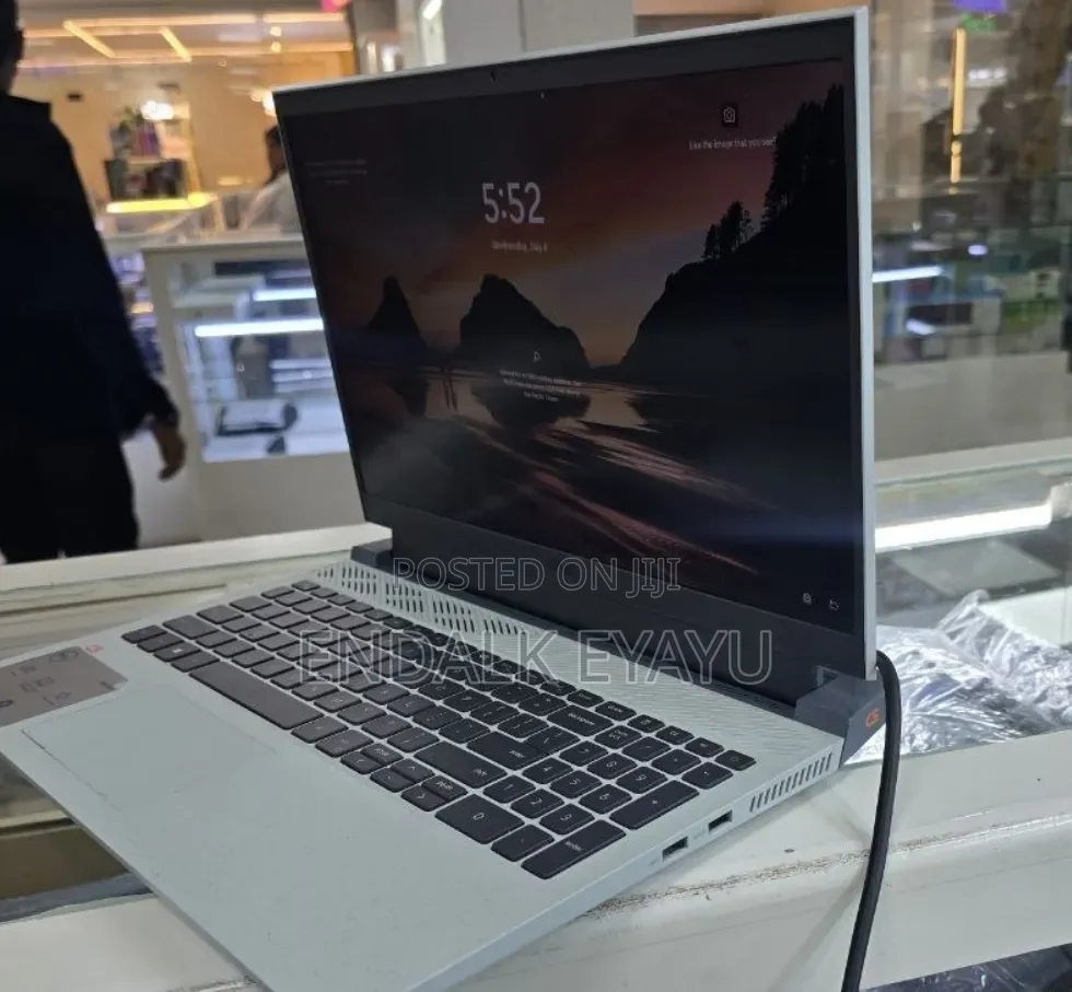 New Laptop Dell G15 5510 16GB Intel Core i7 SSD 512GB