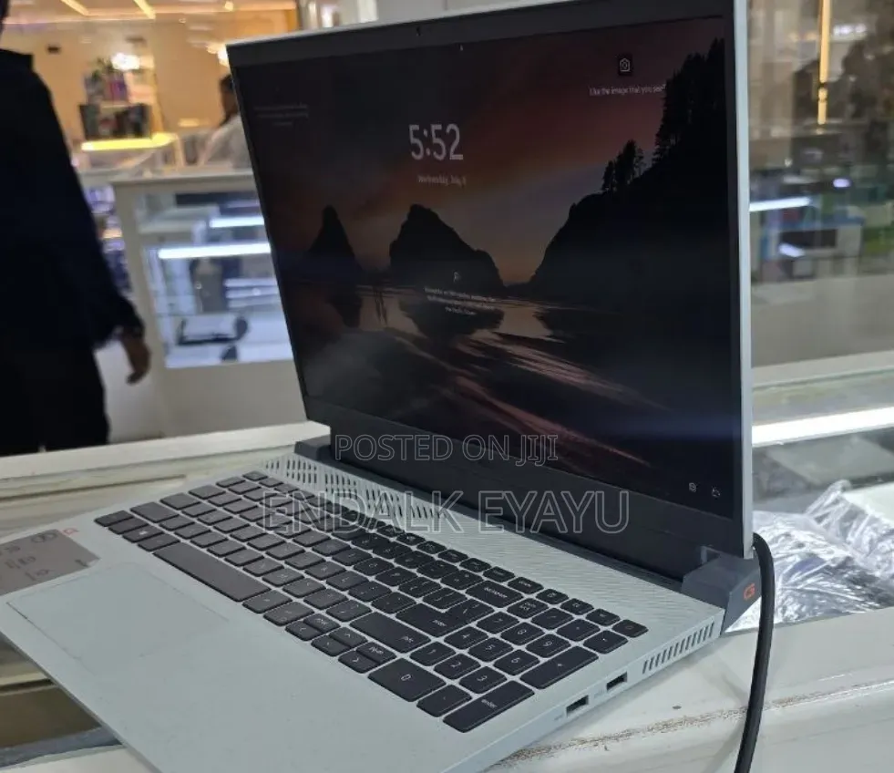 New Laptop Dell G15 5510 16GB Intel Core i7 SSD 512GB