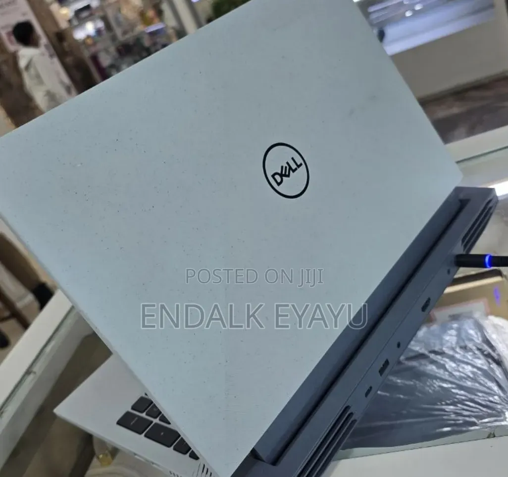 New Laptop Dell G15 5510 16GB Intel Core i7 SSD 512GB