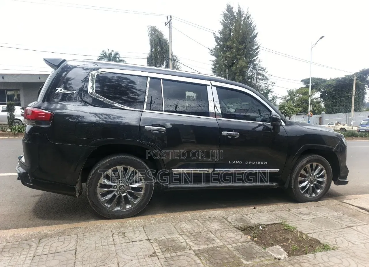 Toyota Land Cruiser 2023 Black