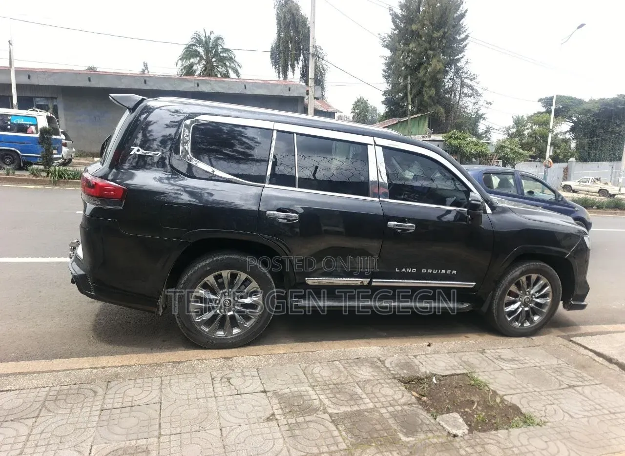 Toyota Land Cruiser 2023 Black
