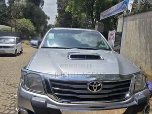 Toyota Hilux 2015 Silver