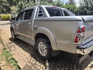Toyota Hilux 2015 Silver