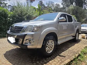 Toyota Hilux 2015 Silver