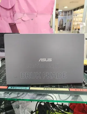 New Laptop Asus VivoBook 15 X505BA 8GB Intel Core i3 SSD 256GB