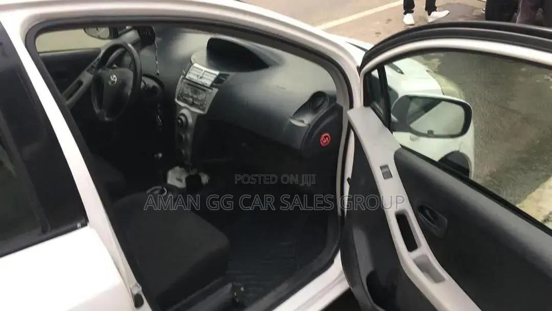 Toyota Yaris 2011 White