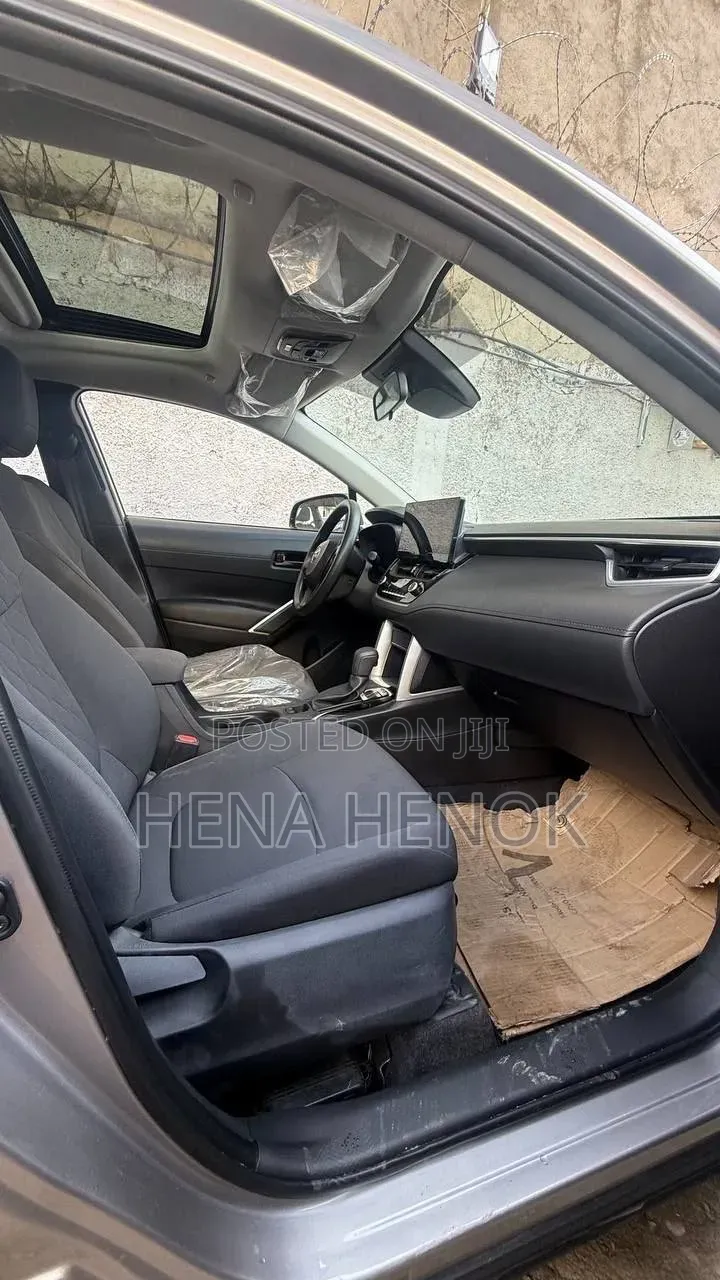 New Toyota Corolla Cross 2024 Gray