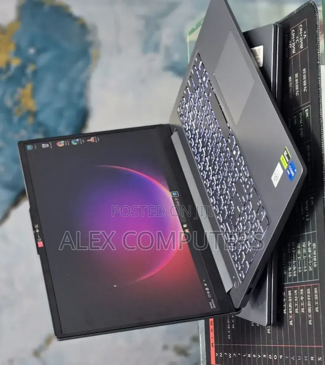 New Laptop Lenovo LOQ 15IRH8 16GB Intel Core i5 SSD 512GB