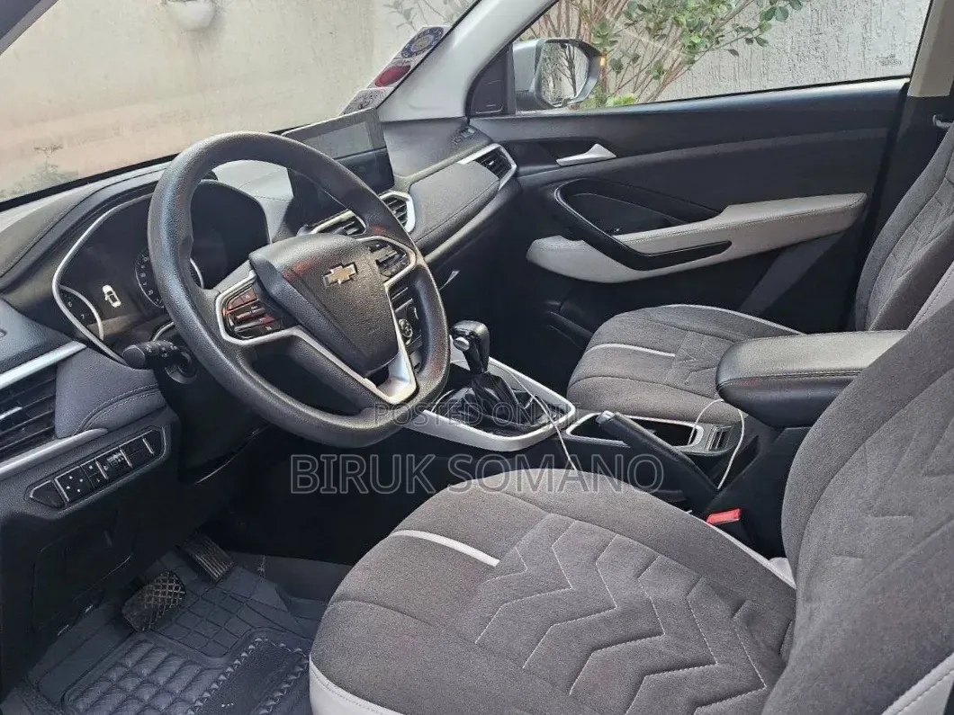 Chevrolet Captiva 2022 Silver
