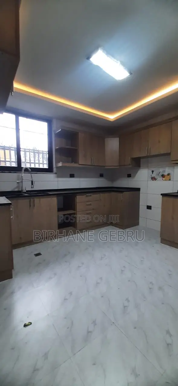 10bdrm House in G+3 House, Bole for rent
