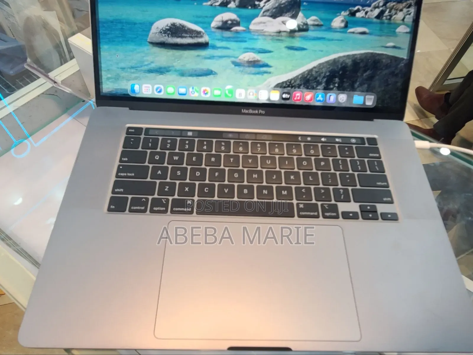 New Laptop Apple MacBook Pro 2019 32GB Intel Core i9 SSD 1T