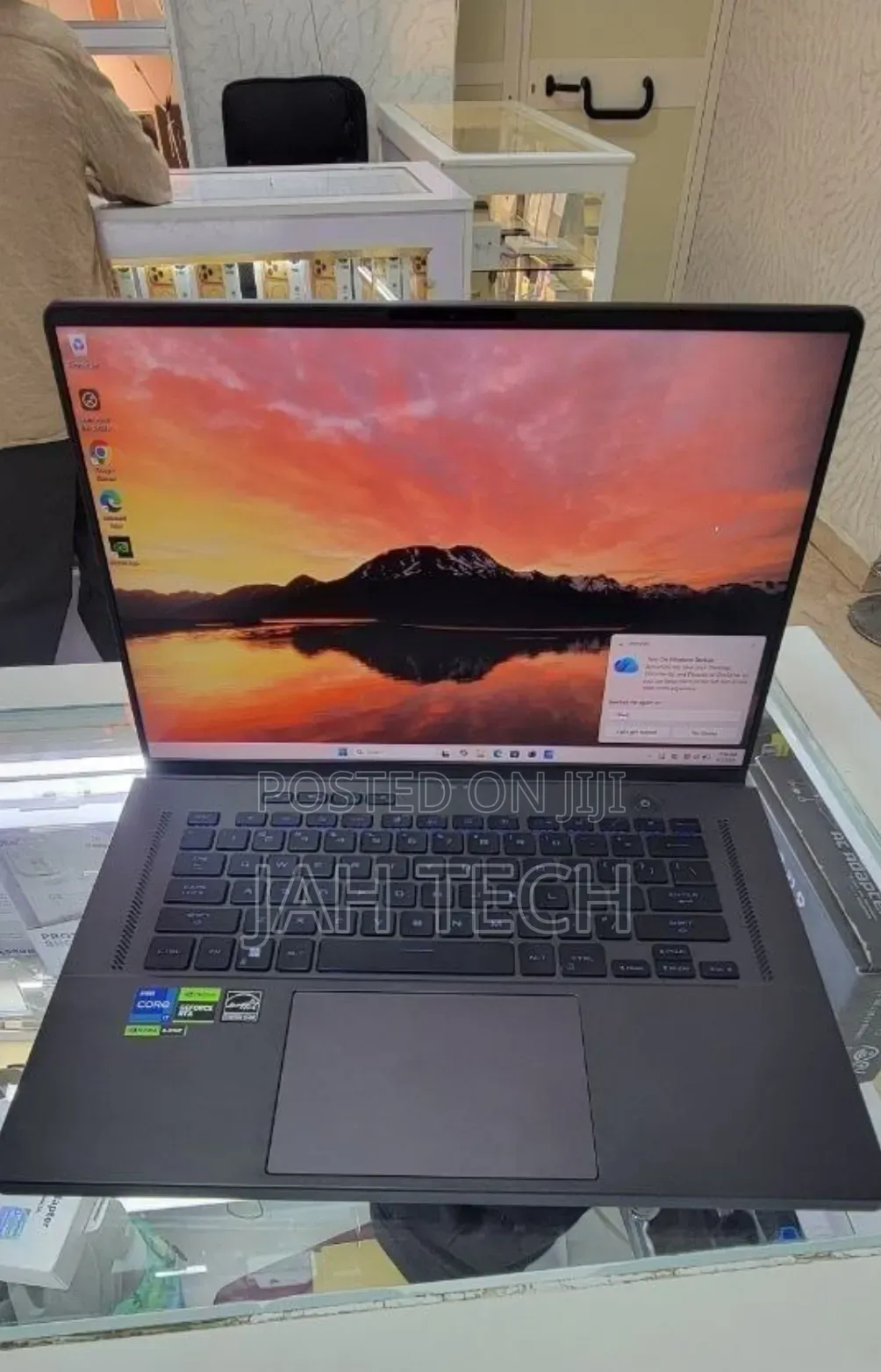 New Laptop Asus ROG Zephyrus G16 16GB Intel Core i7 SSD 1T