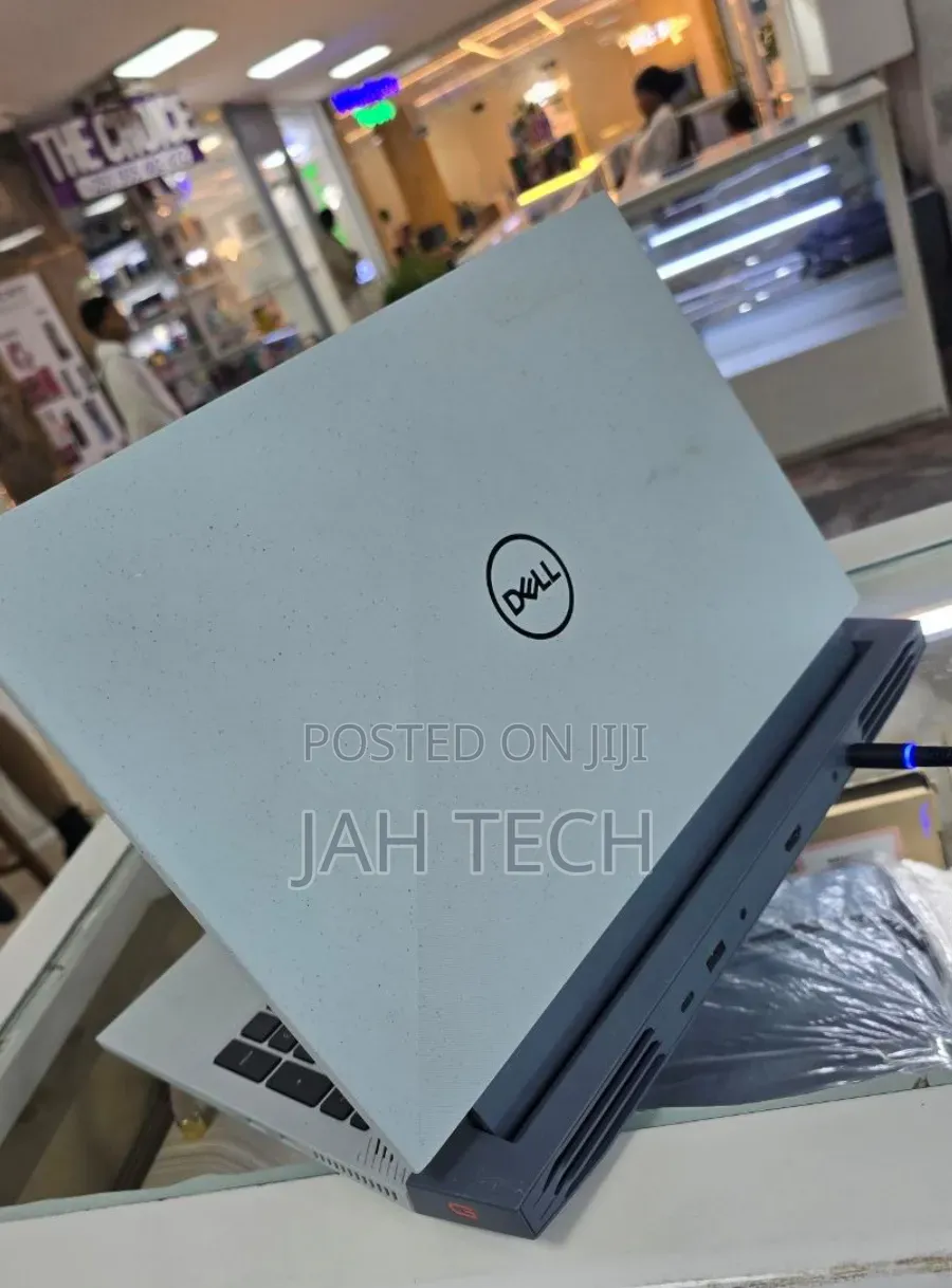 New Laptop Dell G15 5535 16GB Intel Core i7 SSD 512GB