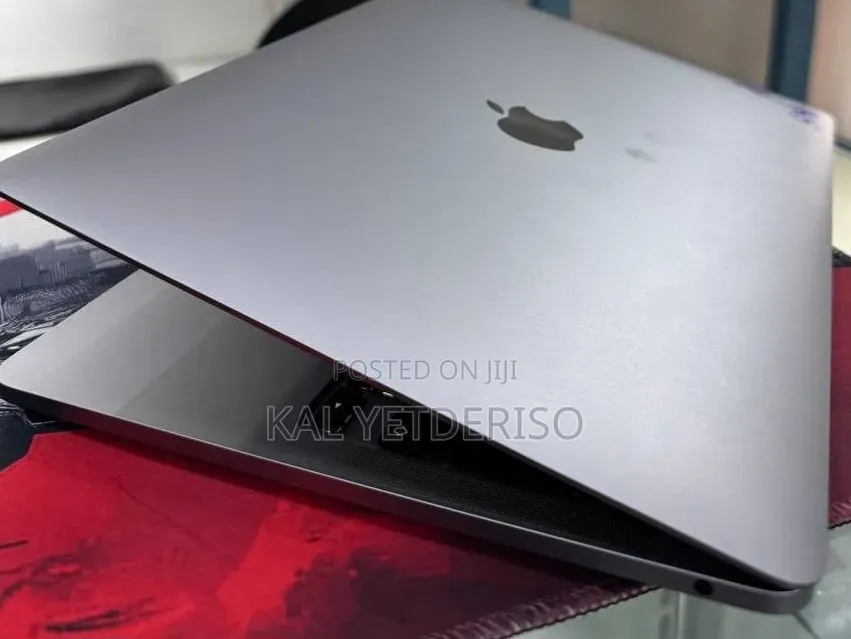 New Laptop Apple MacBook 16GB SSD 512GB