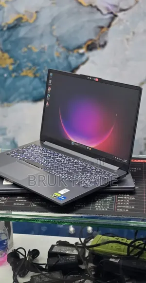 New Laptop Lenovo LOQ 15ARP9 16GB Intel Core i5 SSD 512GB