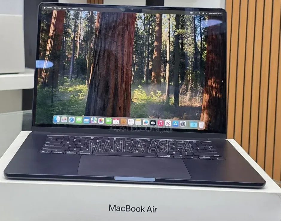 New Laptop Apple MacBook Air 2025 M4 16GB Apple M4 SSD 256GB