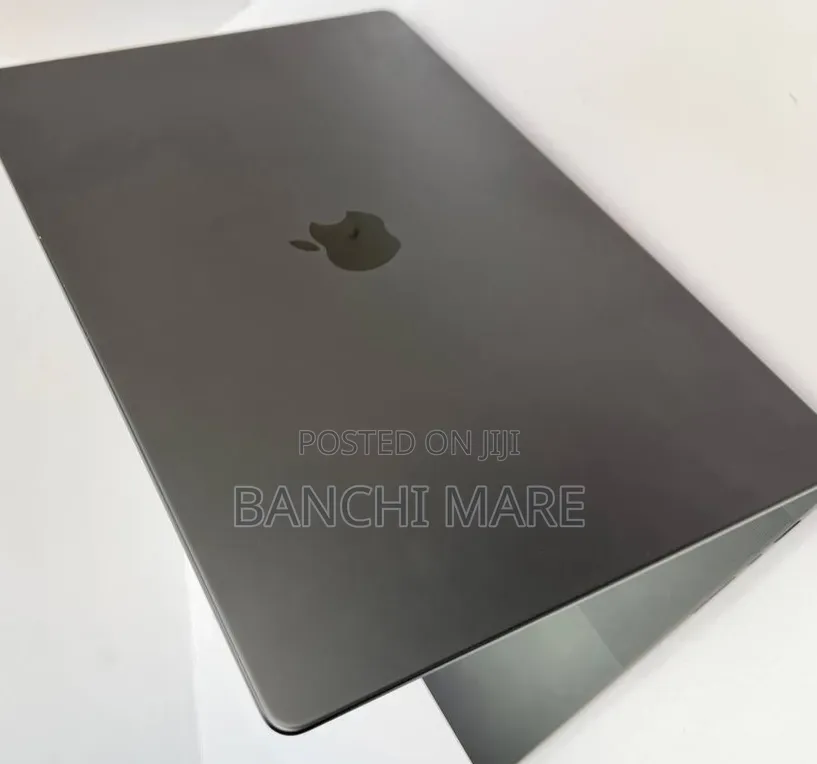 New Laptop Apple MacBook Pro 2023 M3 18GB Apple M3 Pro SSD 512GB