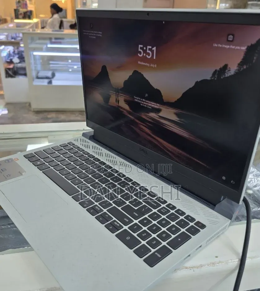 New Laptop Dell G15 5515 16GB Intel Core i7 SSD 512GB