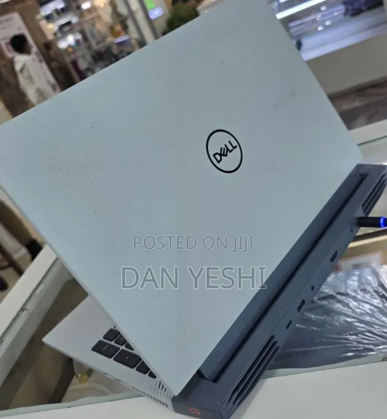 New Laptop Dell G15 5515 16GB Intel Core i7 SSD 512GB