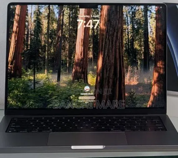 New Laptop Apple MacBook Pro 2022 M2 16GB Apple M2 SSD 512GB