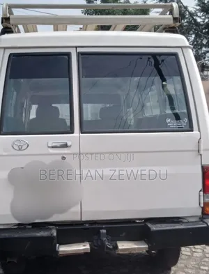 Toyota Land Cruiser 2005 White