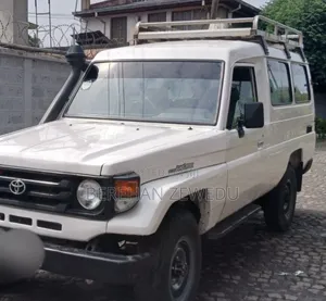 Toyota Land Cruiser 2005 White