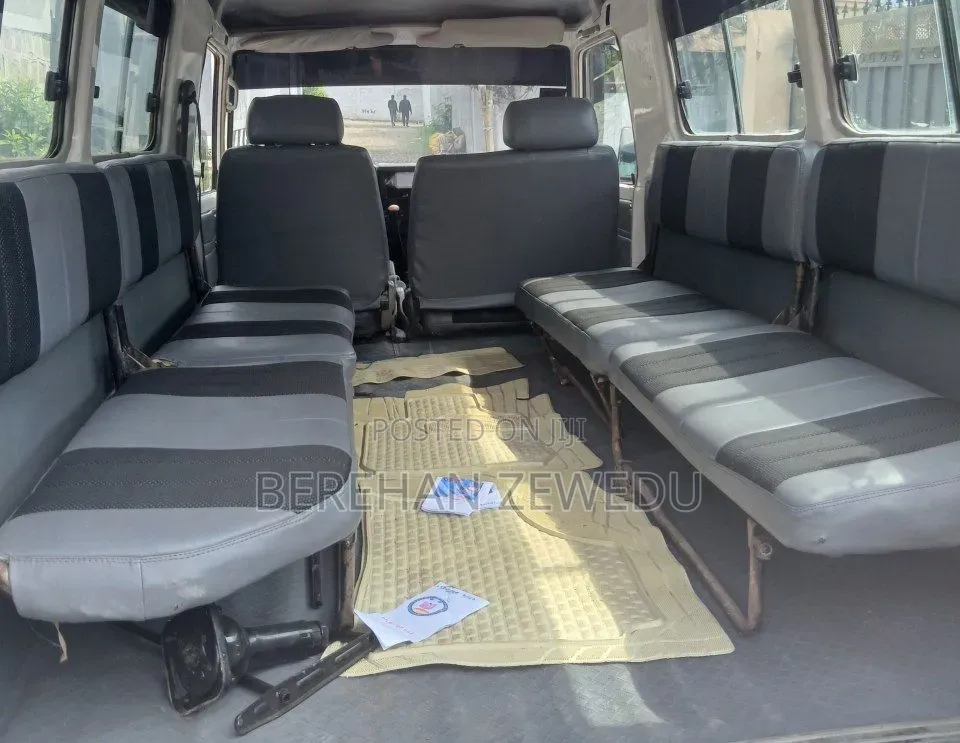 Toyota Land Cruiser 2005 White